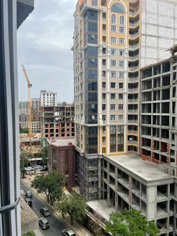 Satılır 3 otaqlı mənzil 162 m²