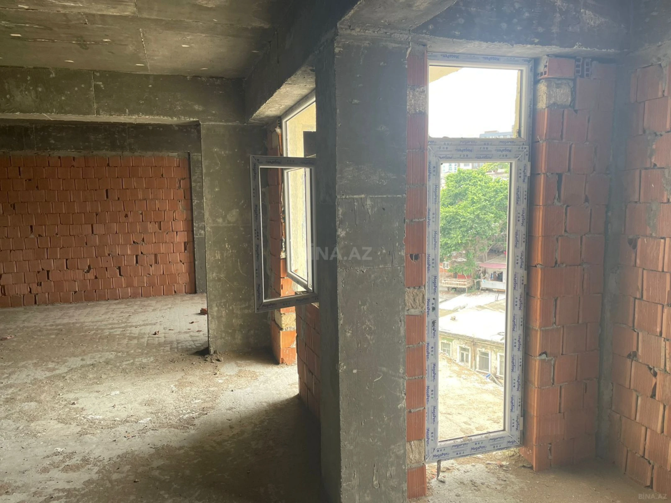 Satılır 3 otaqlı mənzil 162 m²