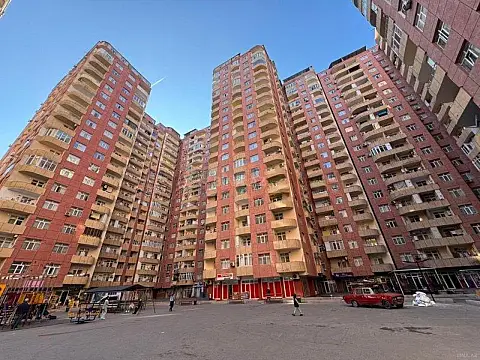 Satılır 2 otaqlı mənzil 56 m² — Bakı, İnşaatçılar 2 otaq 56.00 m²