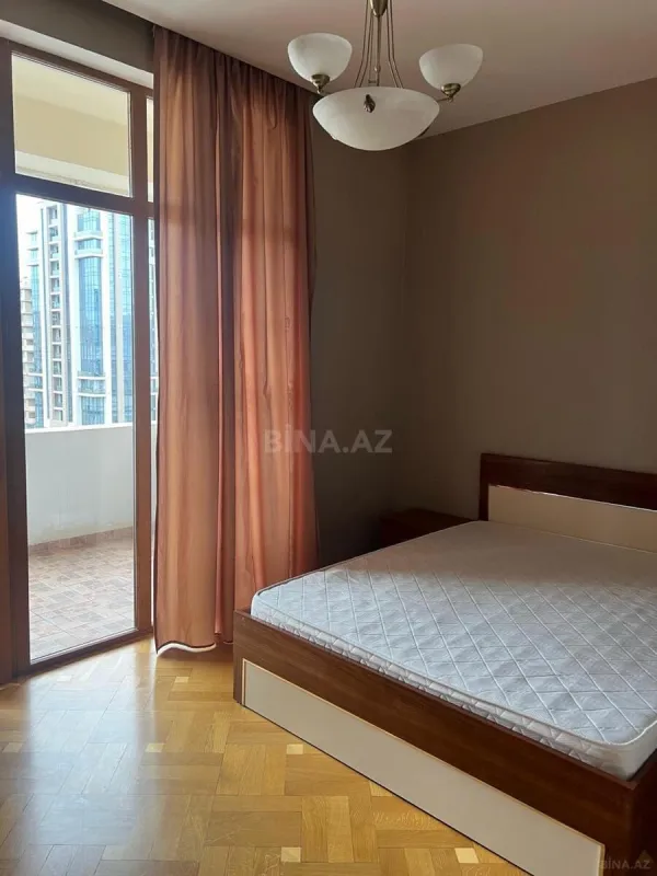Kirayə verilir 3 otaqlı mənzil 120 m²