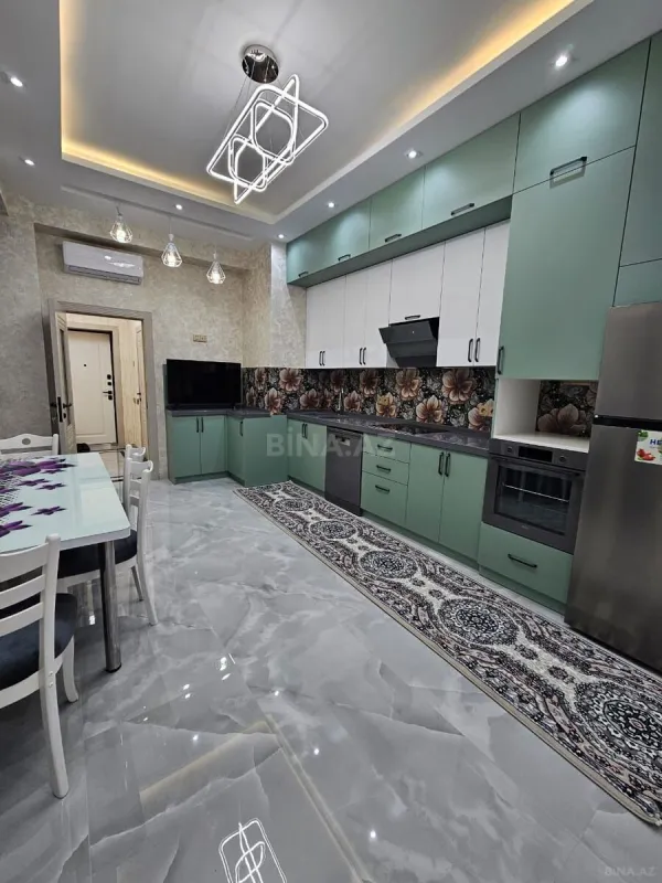 Kirayə verilir 3 otaqlı mənzil 180 m²