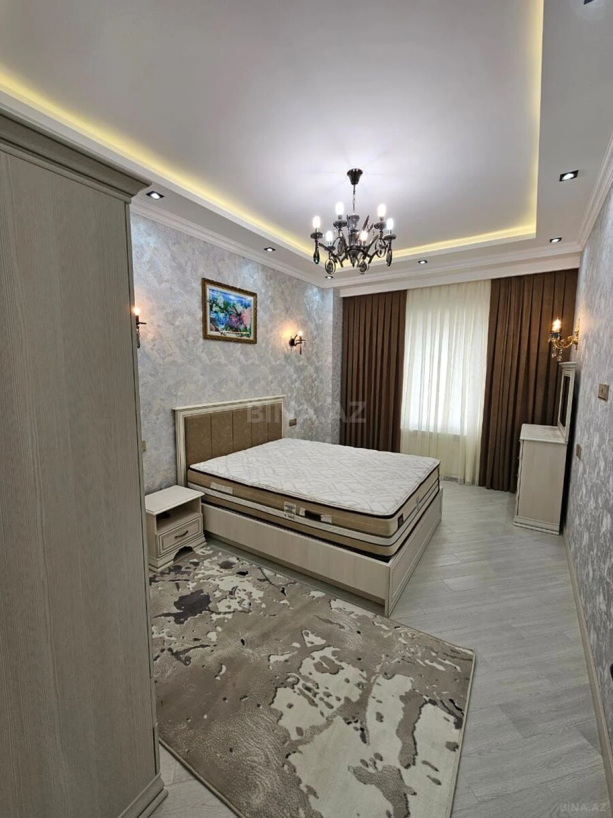 Kirayə verilir 3 otaqlı mənzil 180 m²