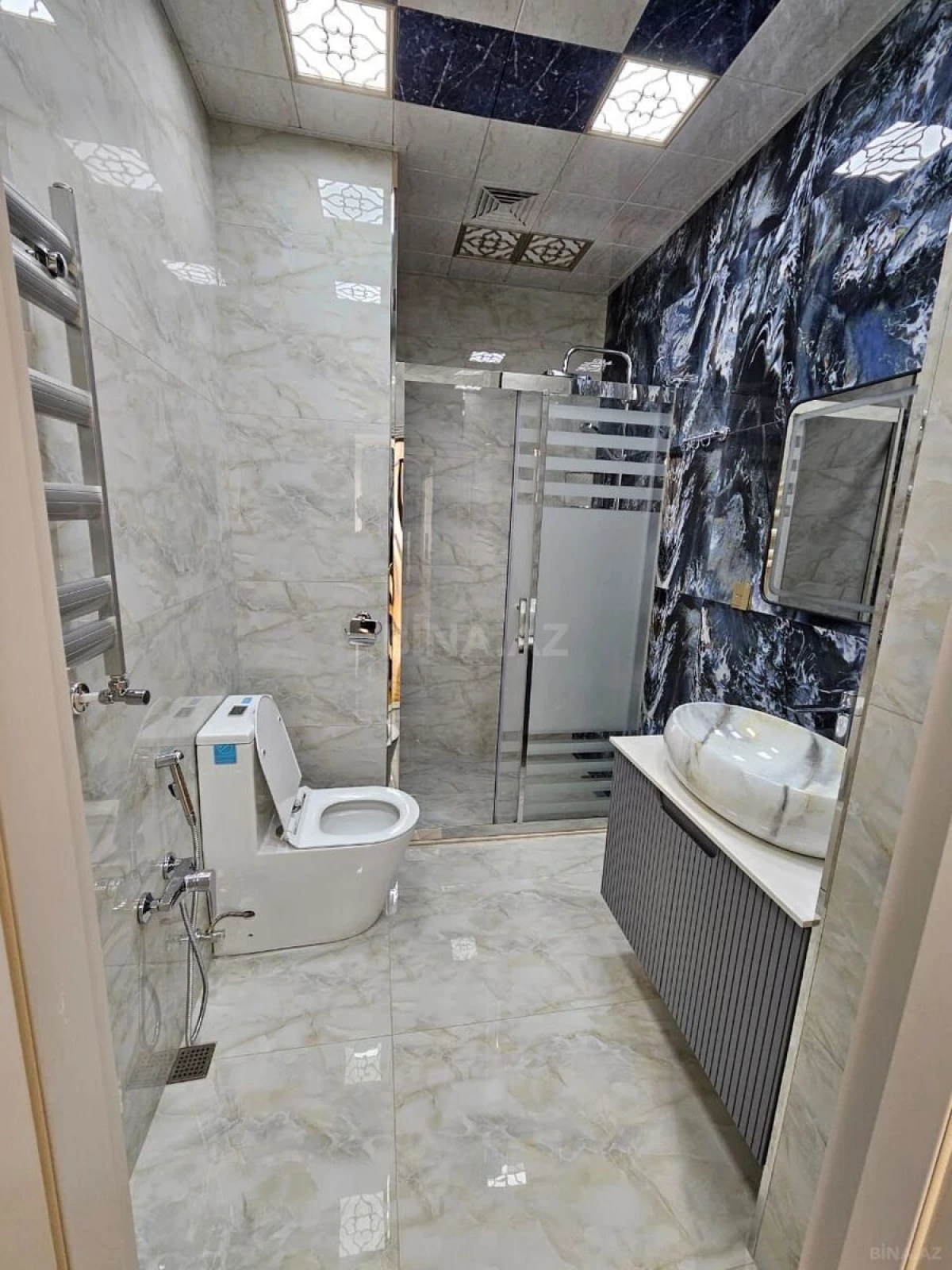 Kirayə verilir 3 otaqlı mənzil 180 m²