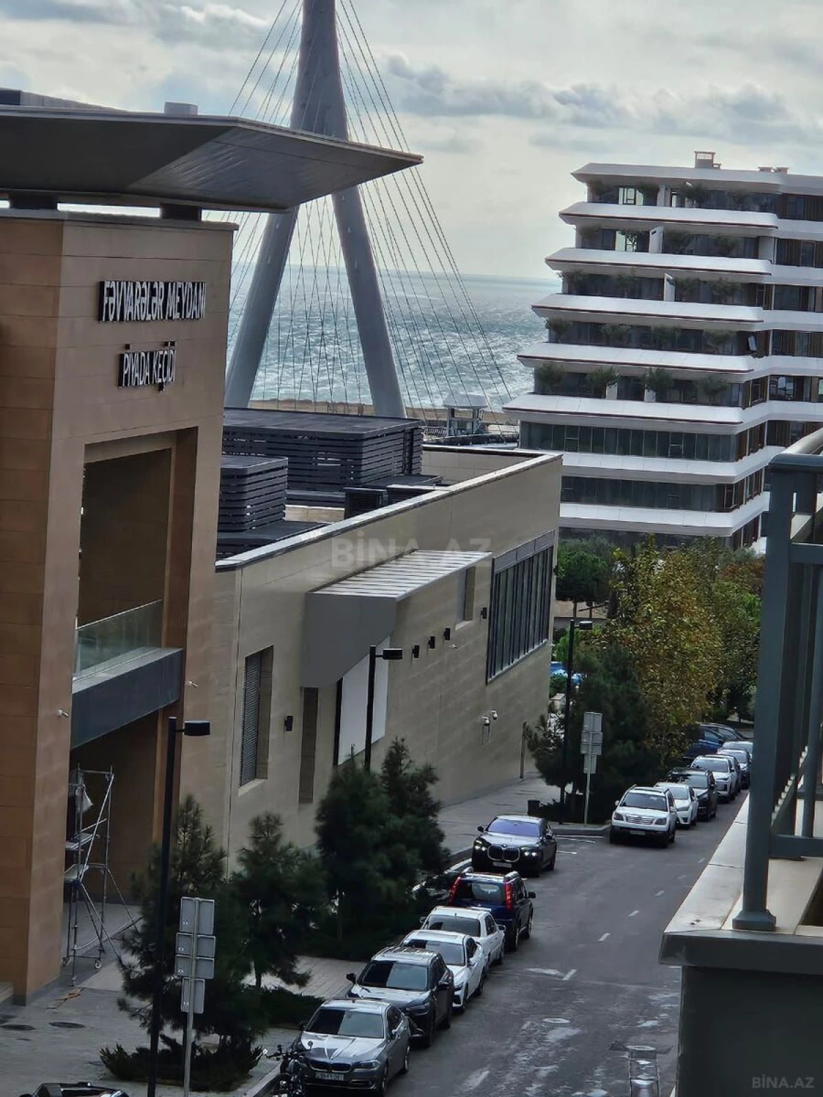 Kirayə verilir 3 otaqlı mənzil 180 m²