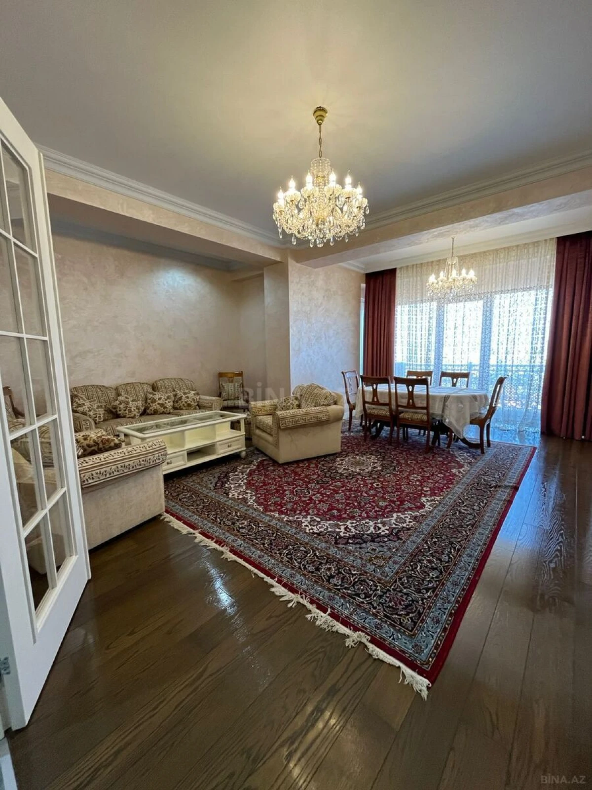 Satılır 3 otaqlı mənzil 155 m²