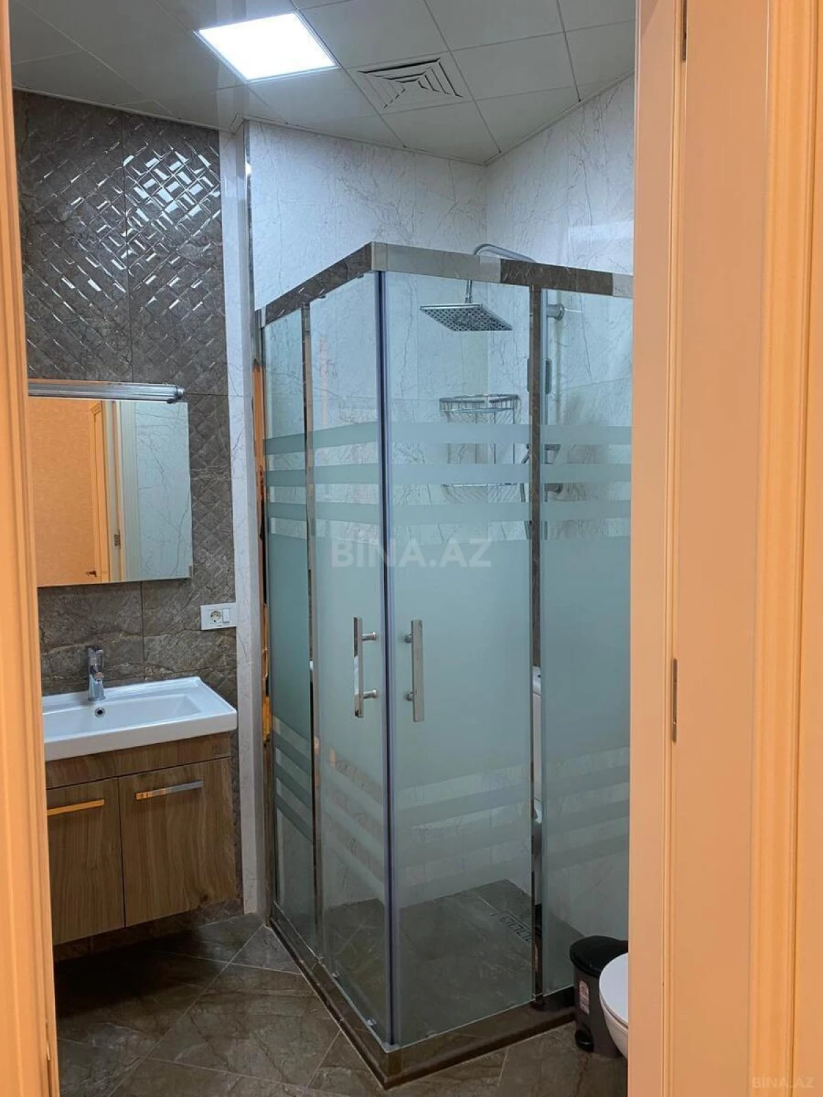 Kirayə verilir 3 otaqlı mənzil 175 m²