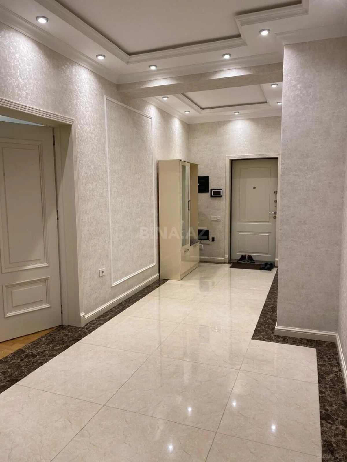 Kirayə verilir 3 otaqlı mənzil 175 m²