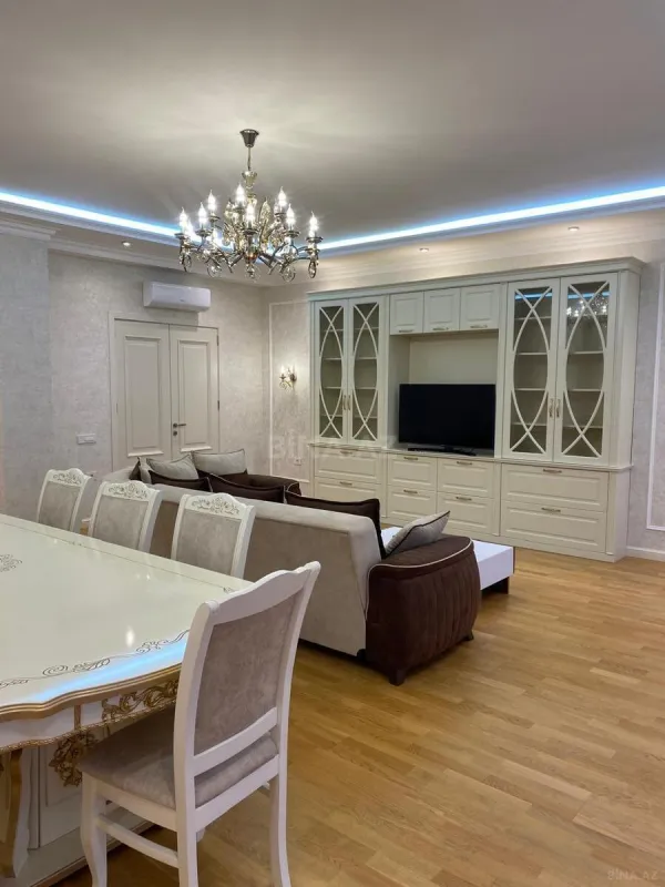 Kirayə verilir 3 otaqlı mənzil 175 m²