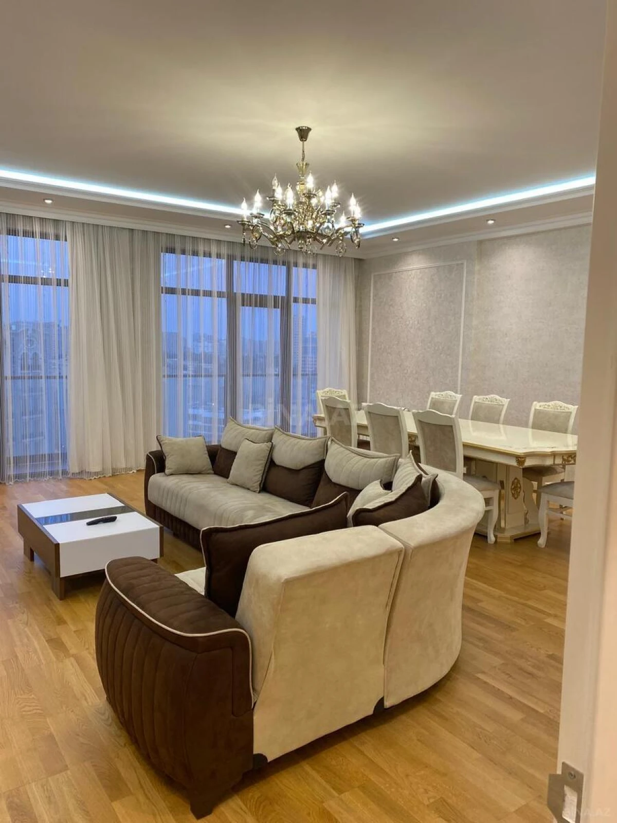 Kirayə verilir 3 otaqlı mənzil 175 m²
