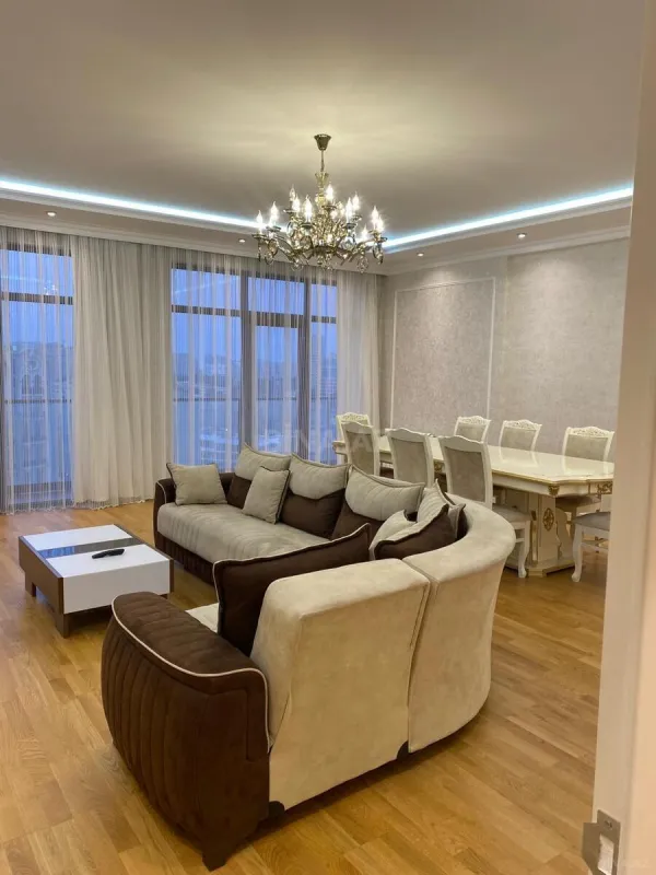 Kirayə verilir 3 otaqlı mənzil 175 m²