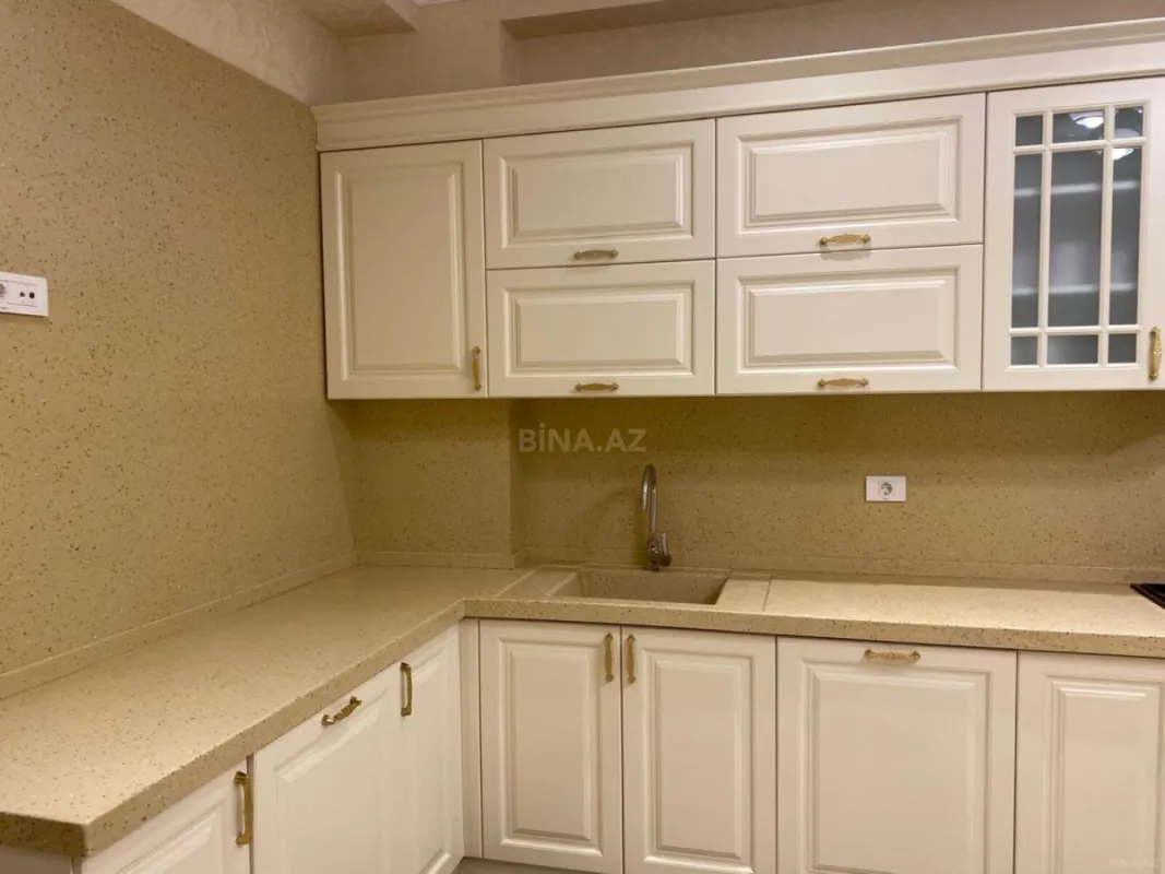 Kirayə verilir 3 otaqlı mənzil 175 m²