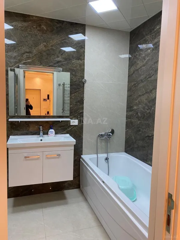 Kirayə verilir 3 otaqlı mənzil 175 m²