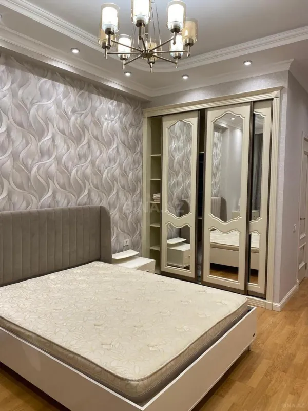 Kirayə verilir 3 otaqlı mənzil 175 m²