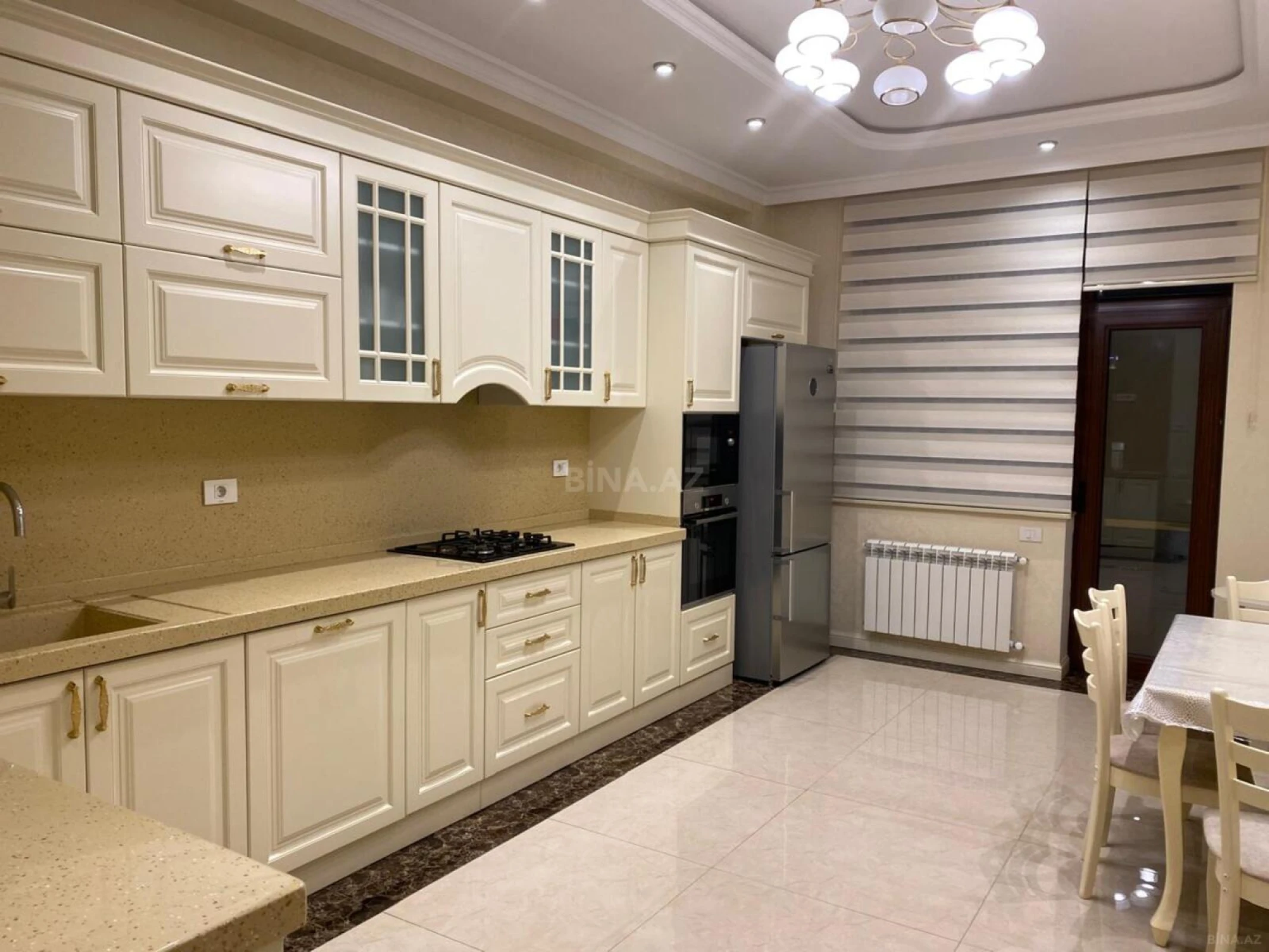 Kirayə verilir 3 otaqlı mənzil 175 m²