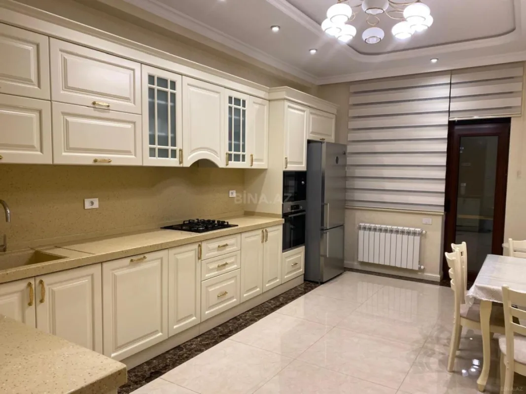 Kirayə verilir 3 otaqlı mənzil 175 m²