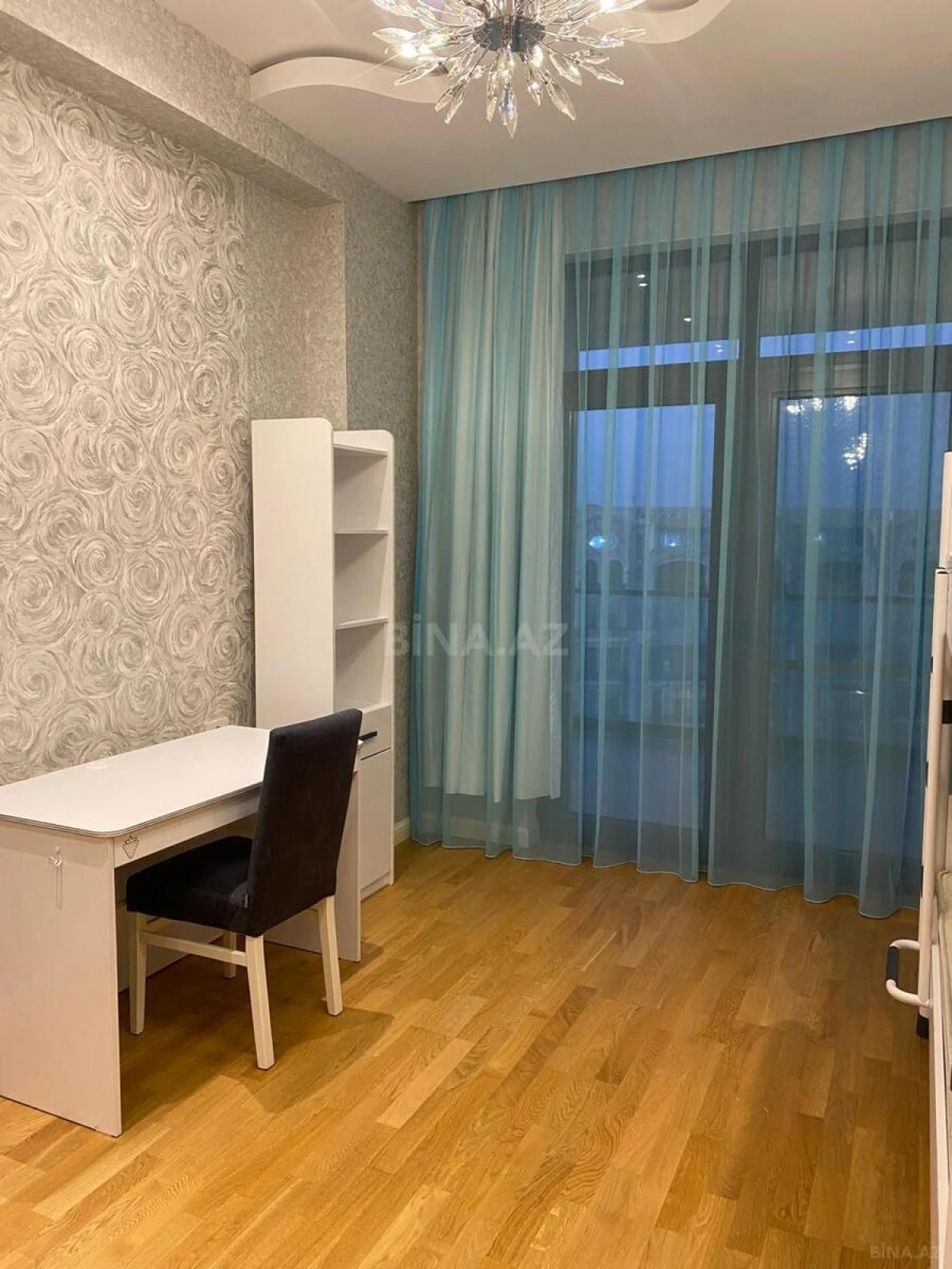 Kirayə verilir 3 otaqlı mənzil 175 m²