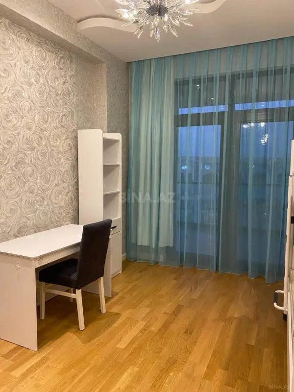 Kirayə verilir 3 otaqlı mənzil 175 m²