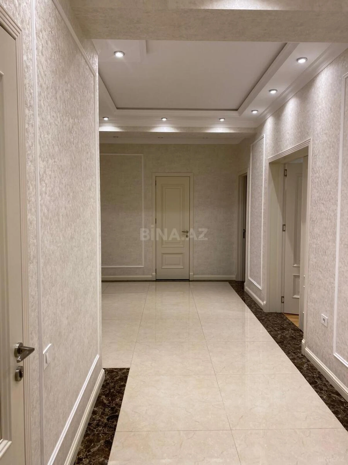 Kirayə verilir 3 otaqlı mənzil 175 m²