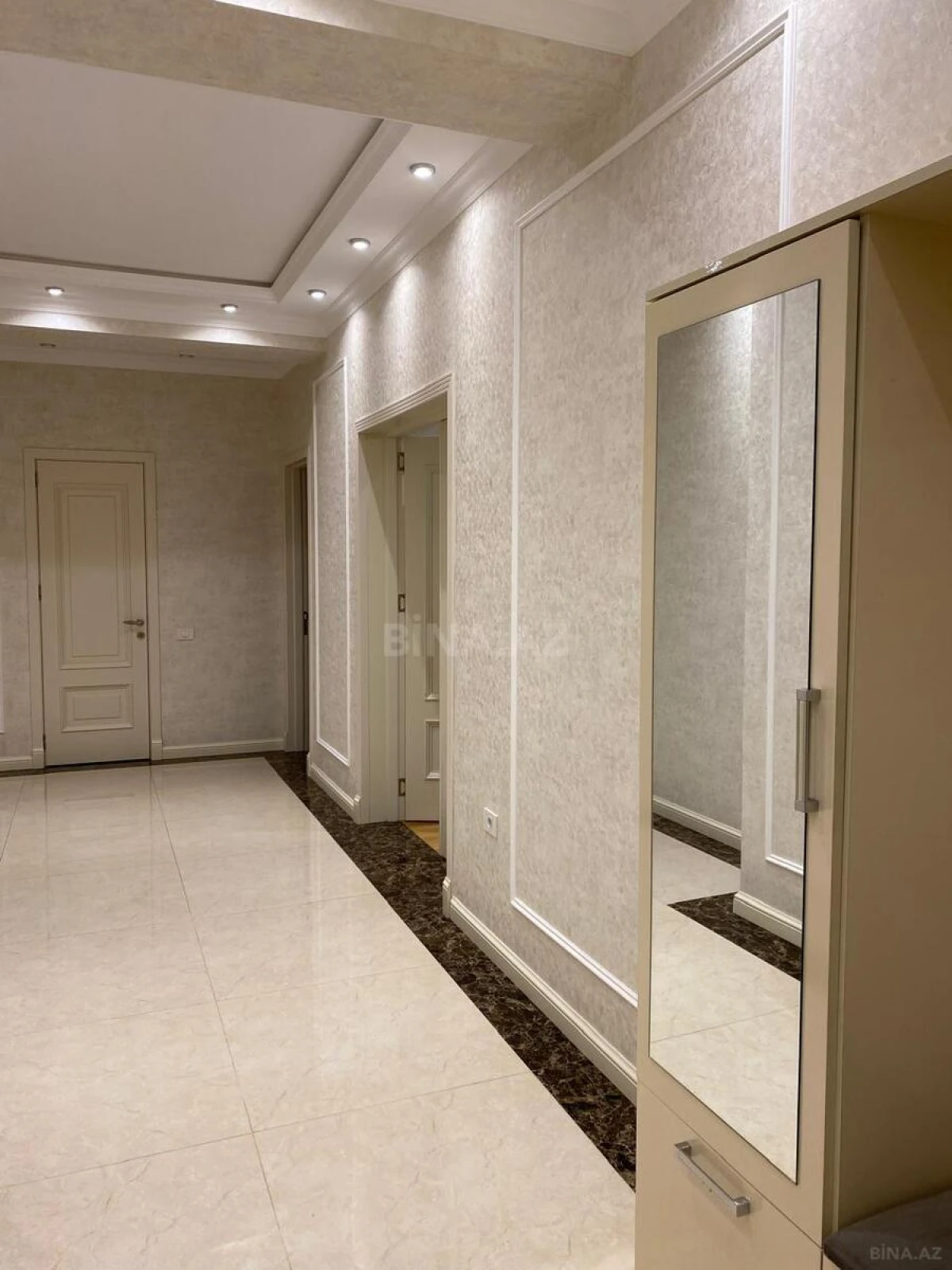 Kirayə verilir 3 otaqlı mənzil 175 m²