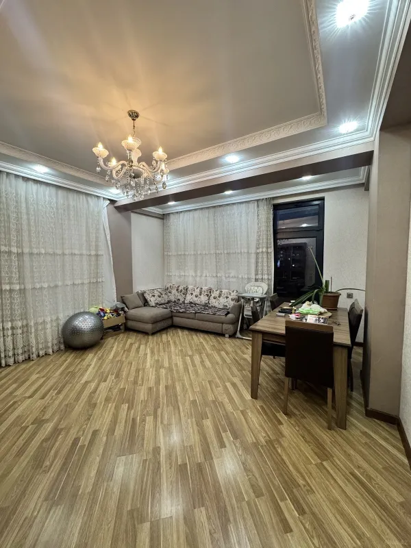 Satılır 3 otaqlı mənzil 105 m²