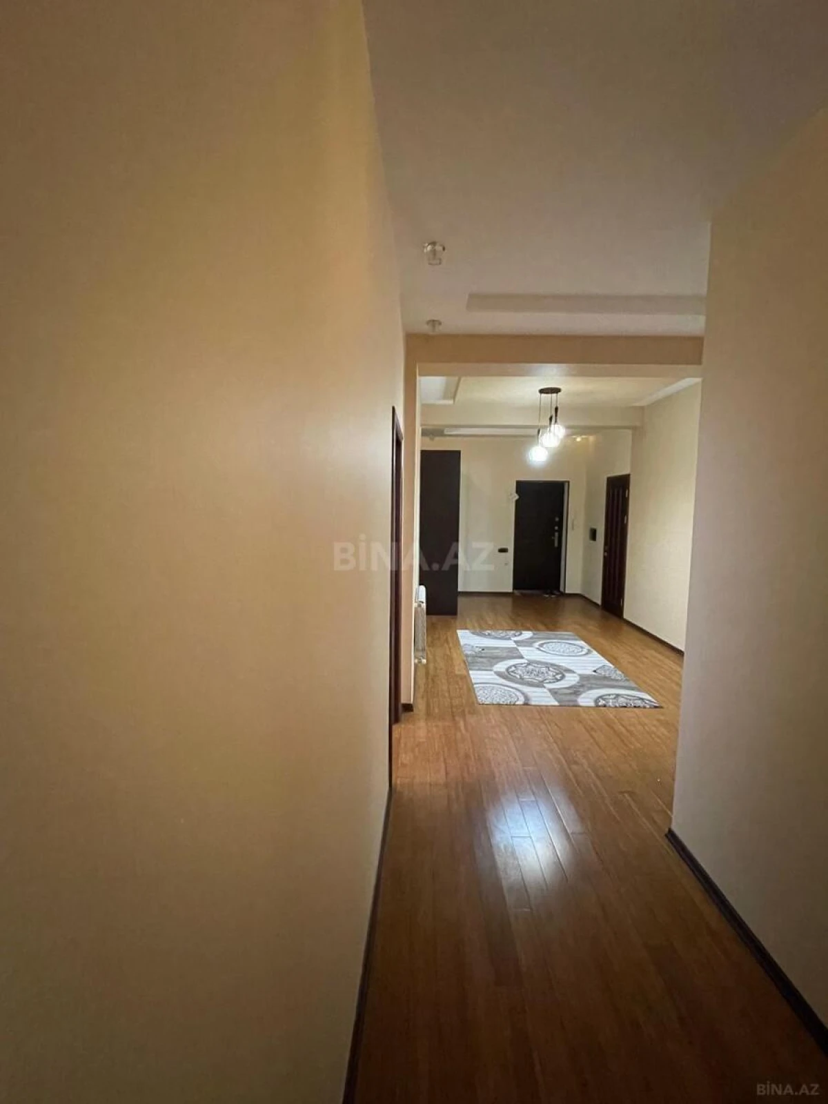 Kirayə verilir 3 otaqlı mənzil 155 m²