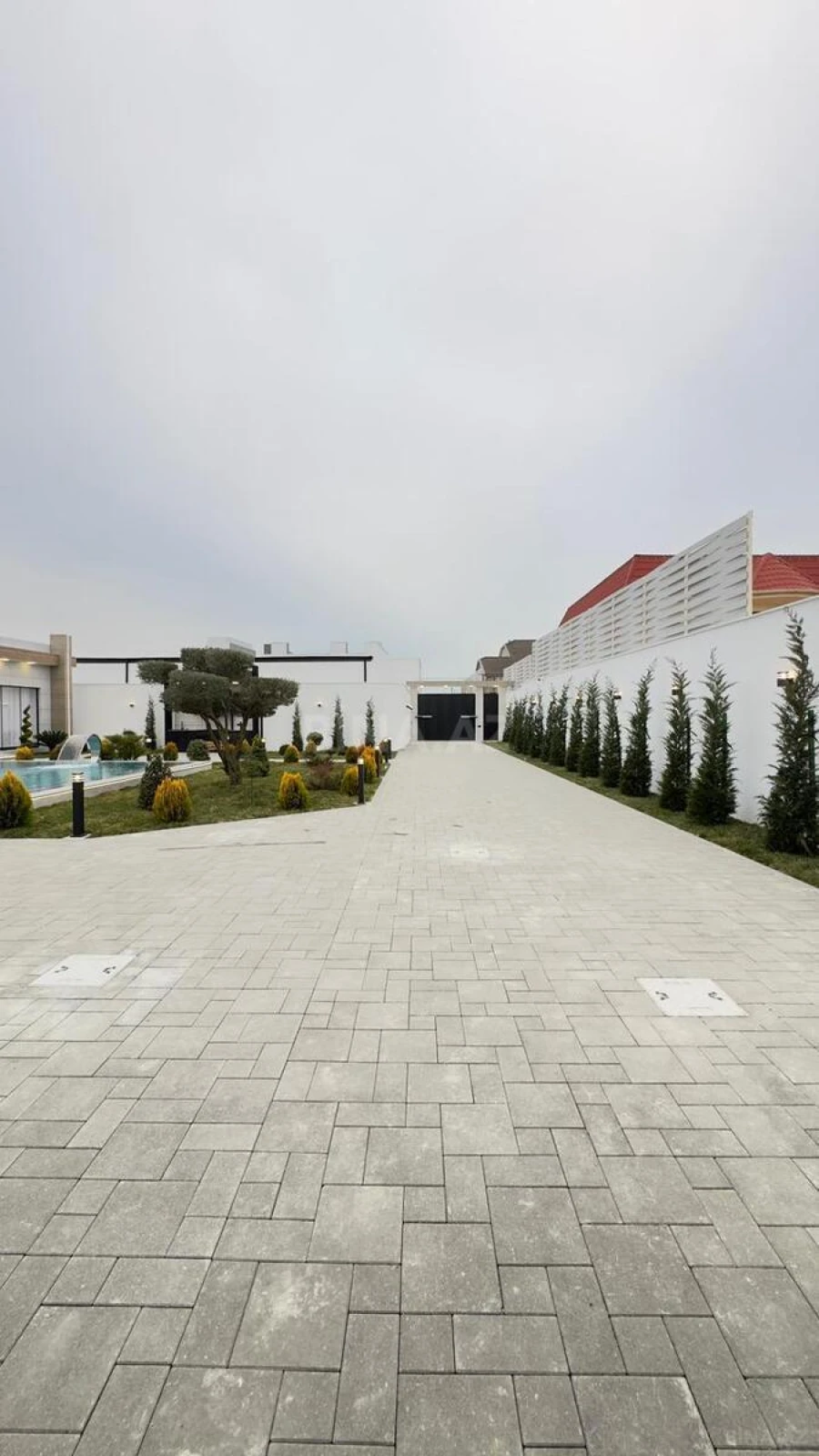 Satılır 5 otaqlı həyət evi 260 m²