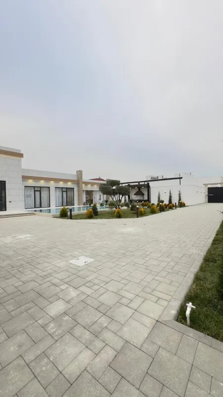 Satılır 5 otaqlı həyət evi 260 m²