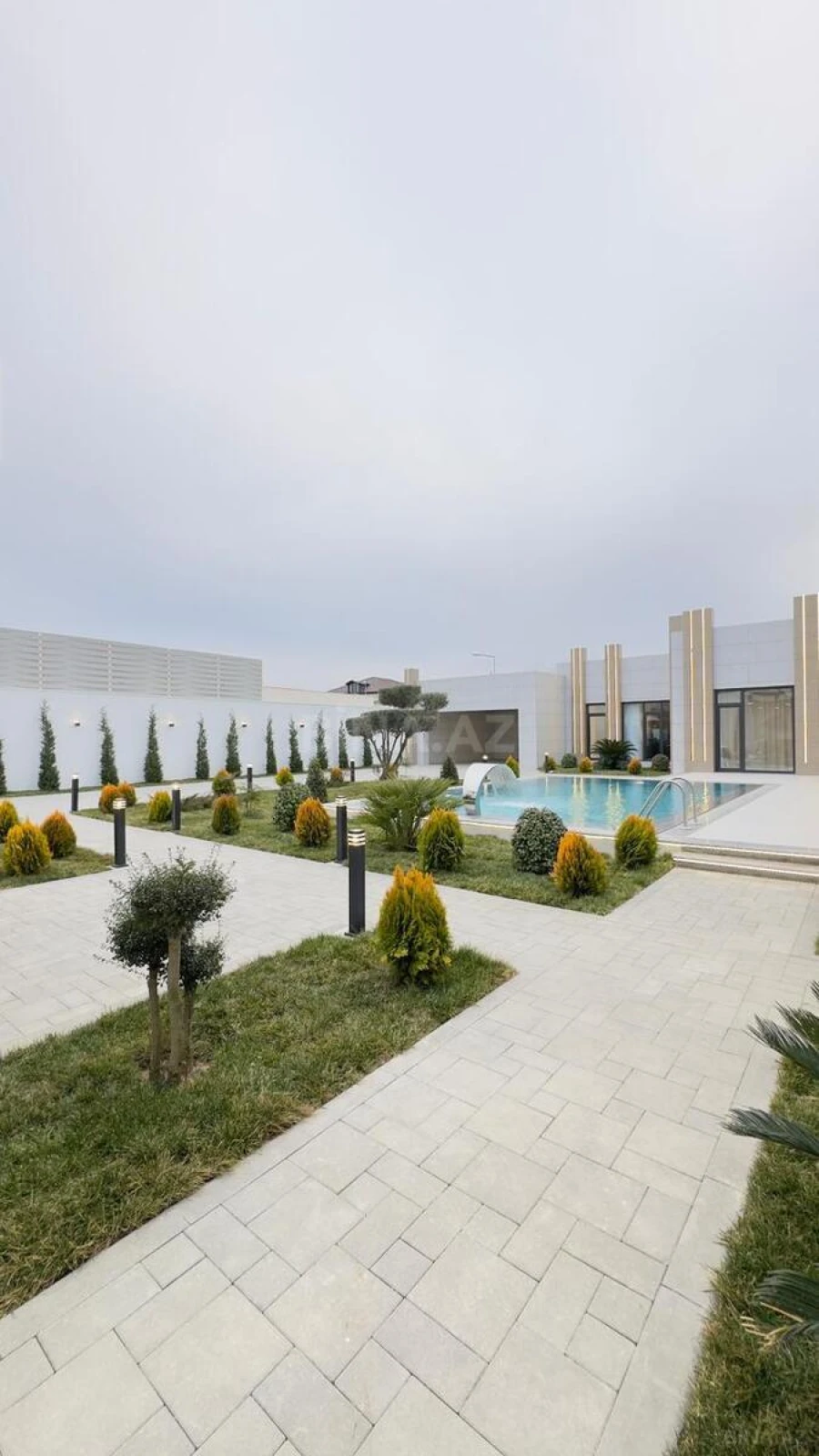 Satılır 5 otaqlı həyət evi 260 m²