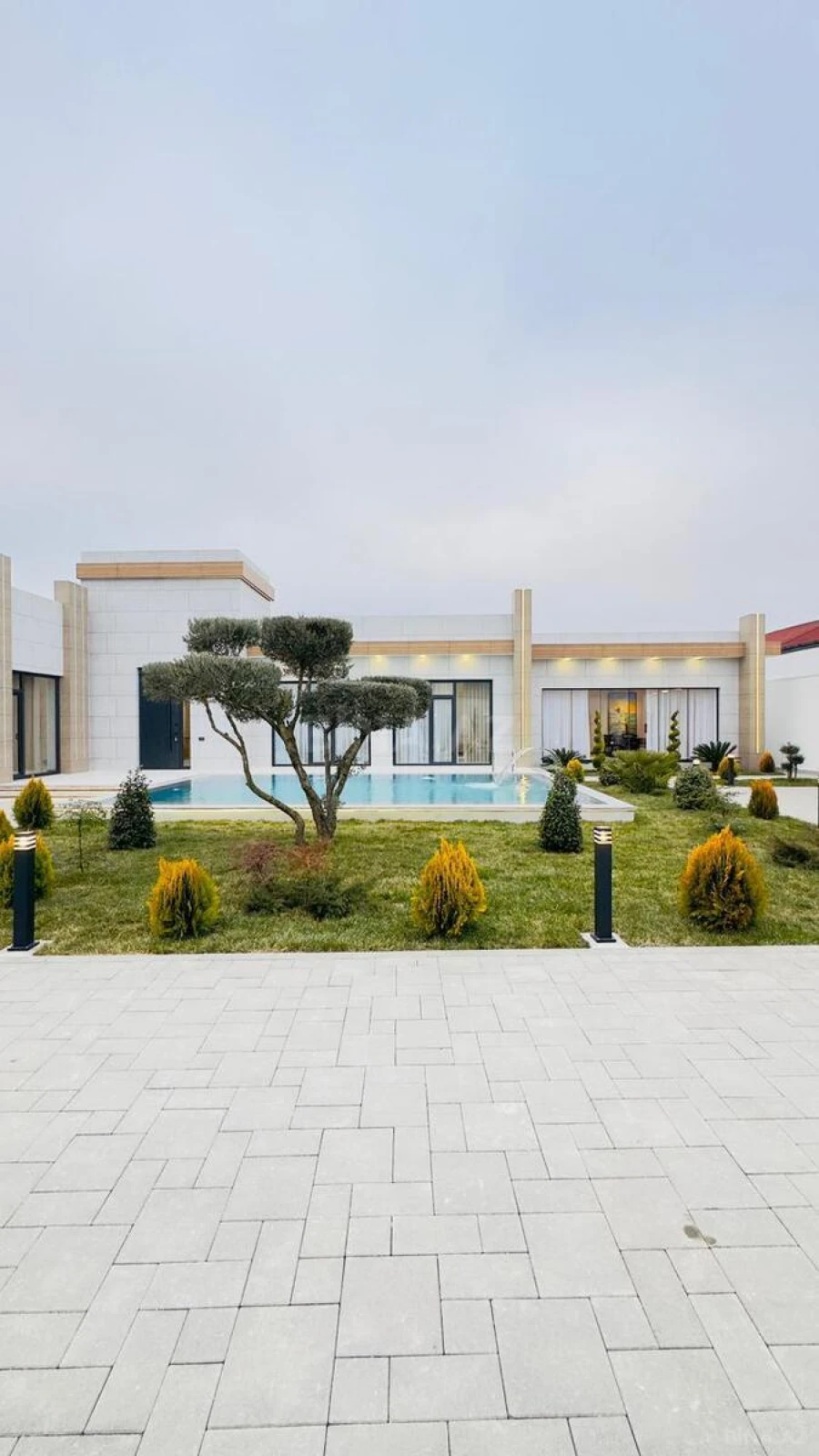 Satılır 5 otaqlı həyət evi 260 m²