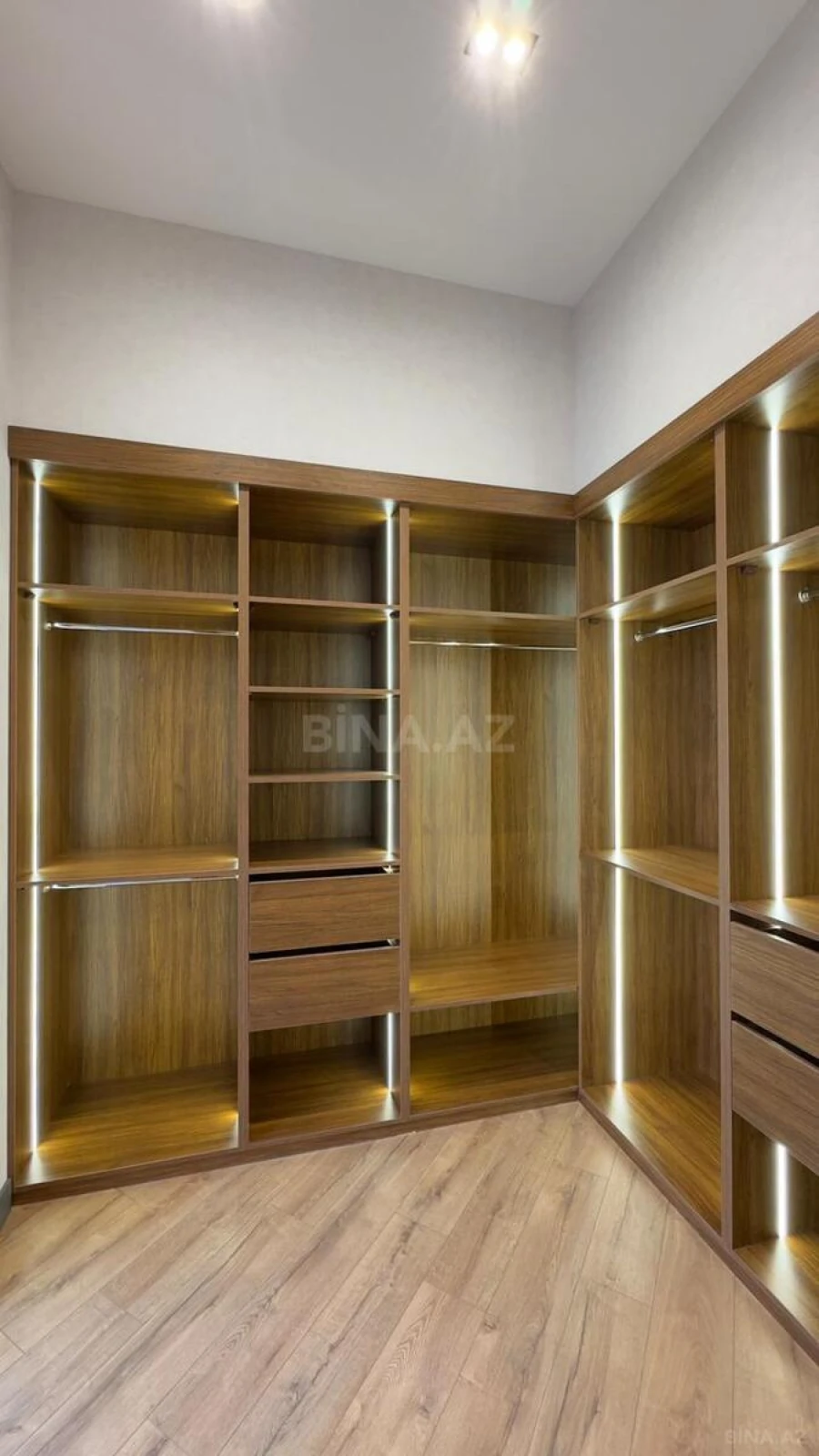 Satılır 5 otaqlı həyət evi 260 m²