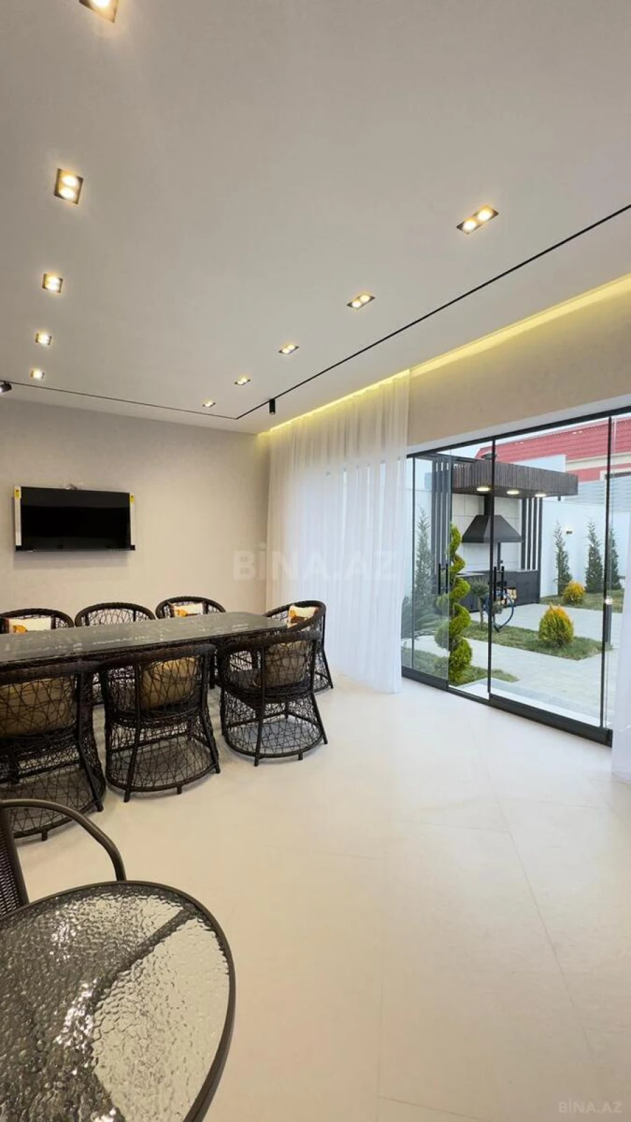 Satılır 5 otaqlı həyət evi 260 m²
