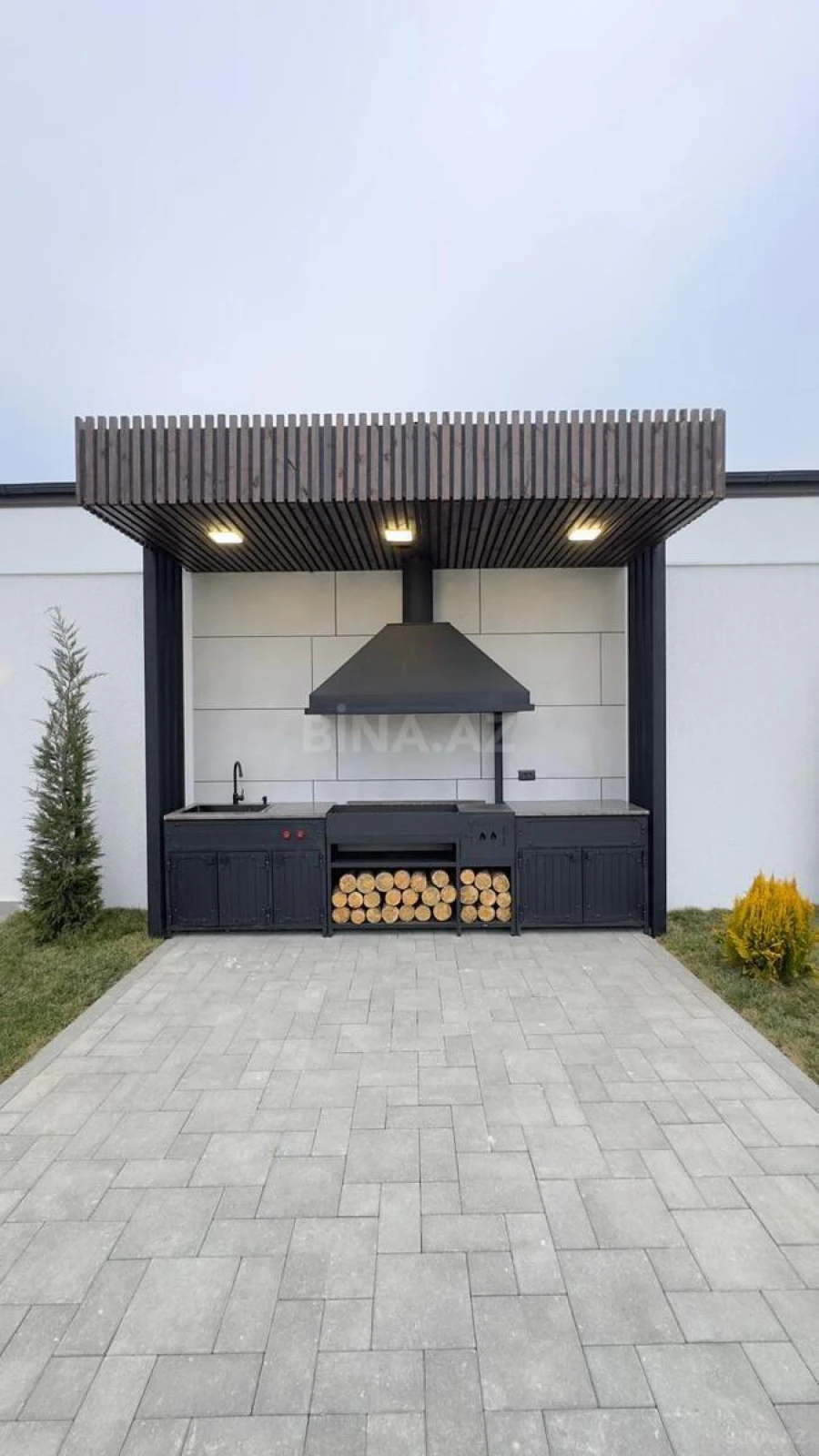 Satılır 5 otaqlı həyət evi 260 m²