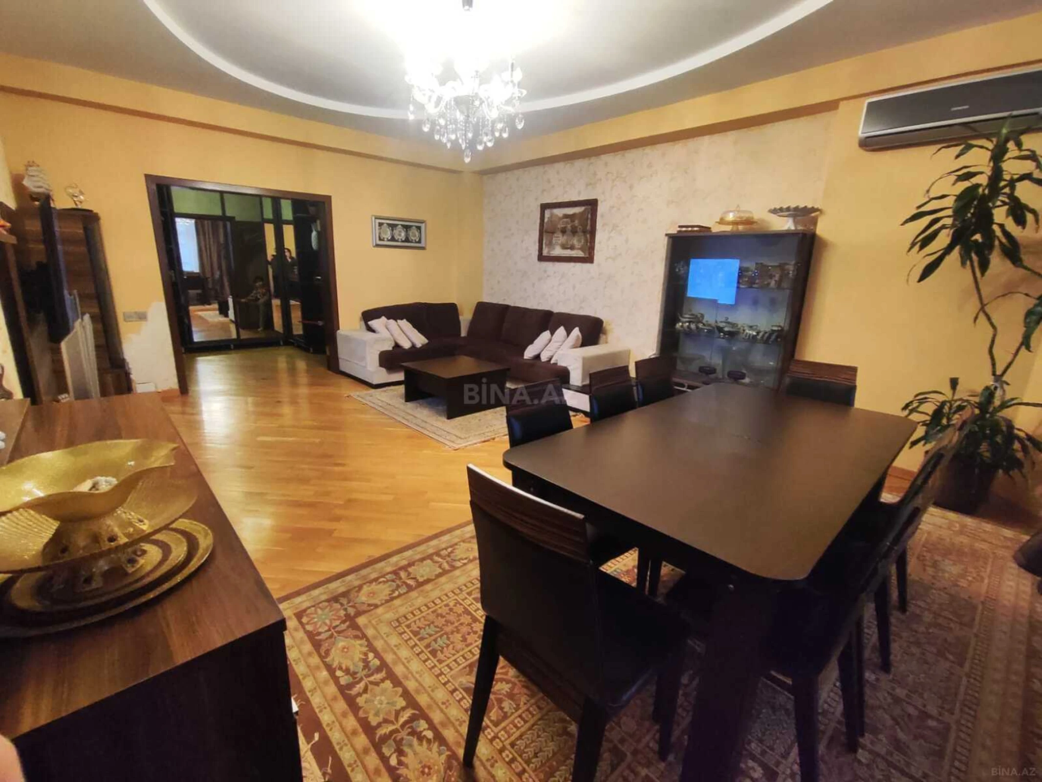 Satılır 3 otaqlı mənzil 125 m²