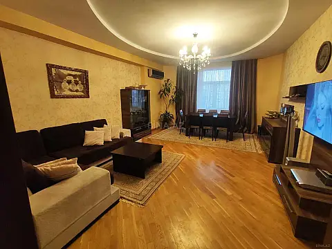 Satılır 3 otaqlı mənzil 125 m²