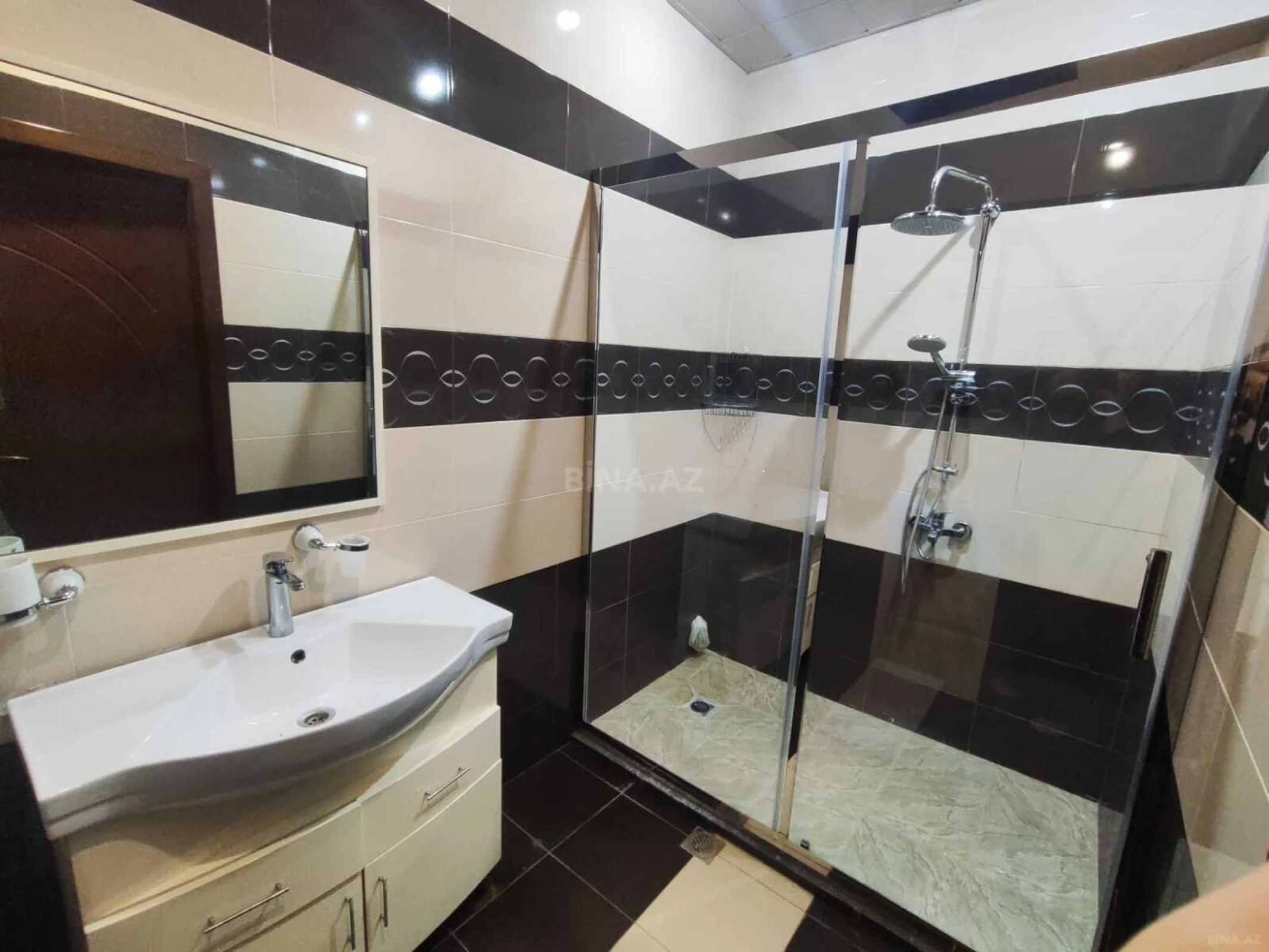 Satılır 3 otaqlı mənzil 125 m²