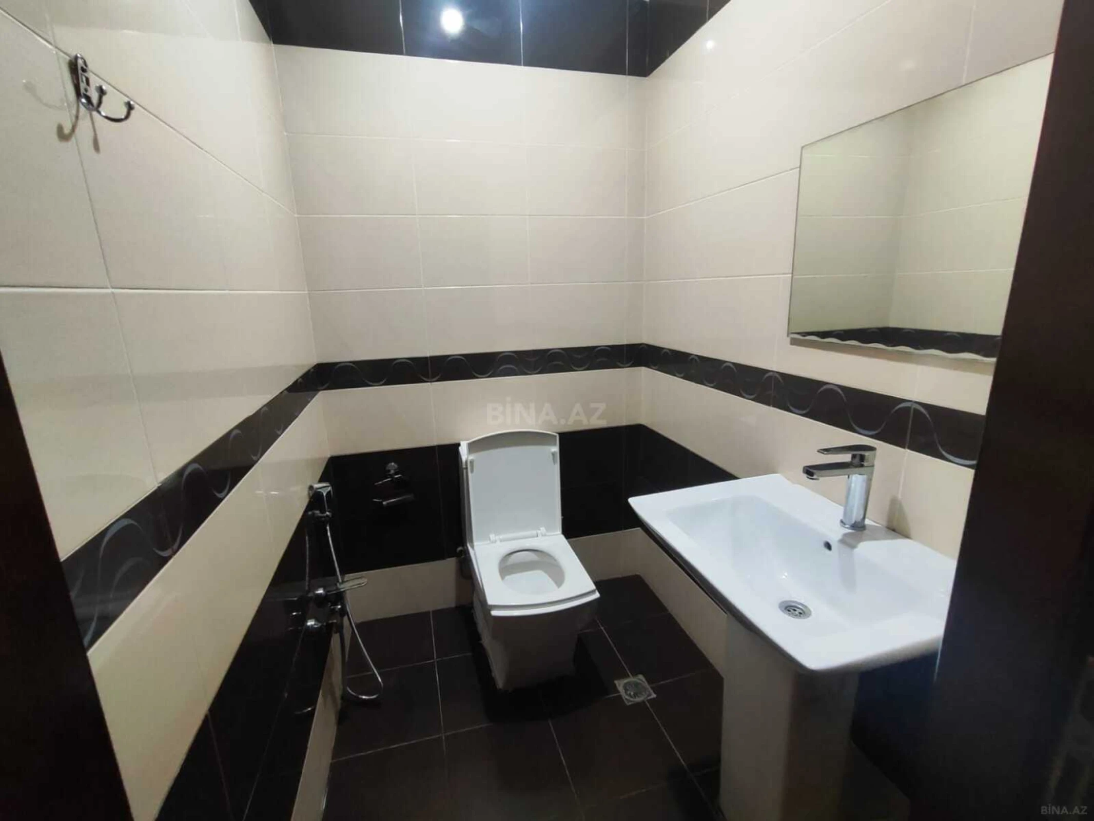Satılır 3 otaqlı mənzil 125 m²