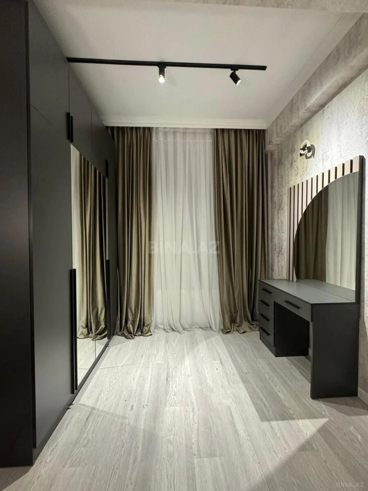 Kirayə verilir 2 otaqlı mənzil 80 m²