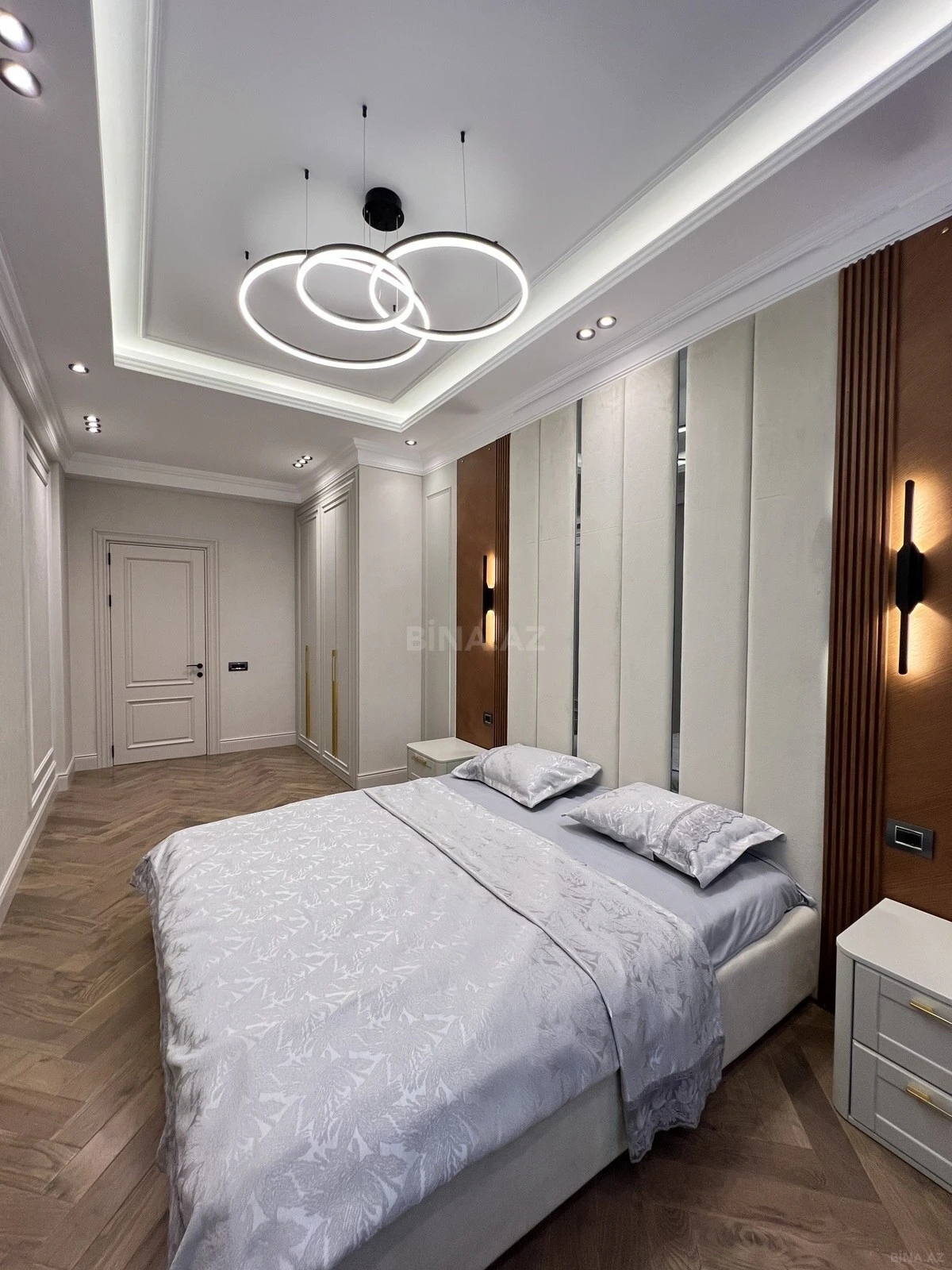 Satılır 4 otaqlı mənzil 165 m²