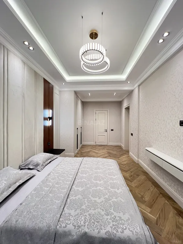 Satılır 4 otaqlı mənzil 165 m²