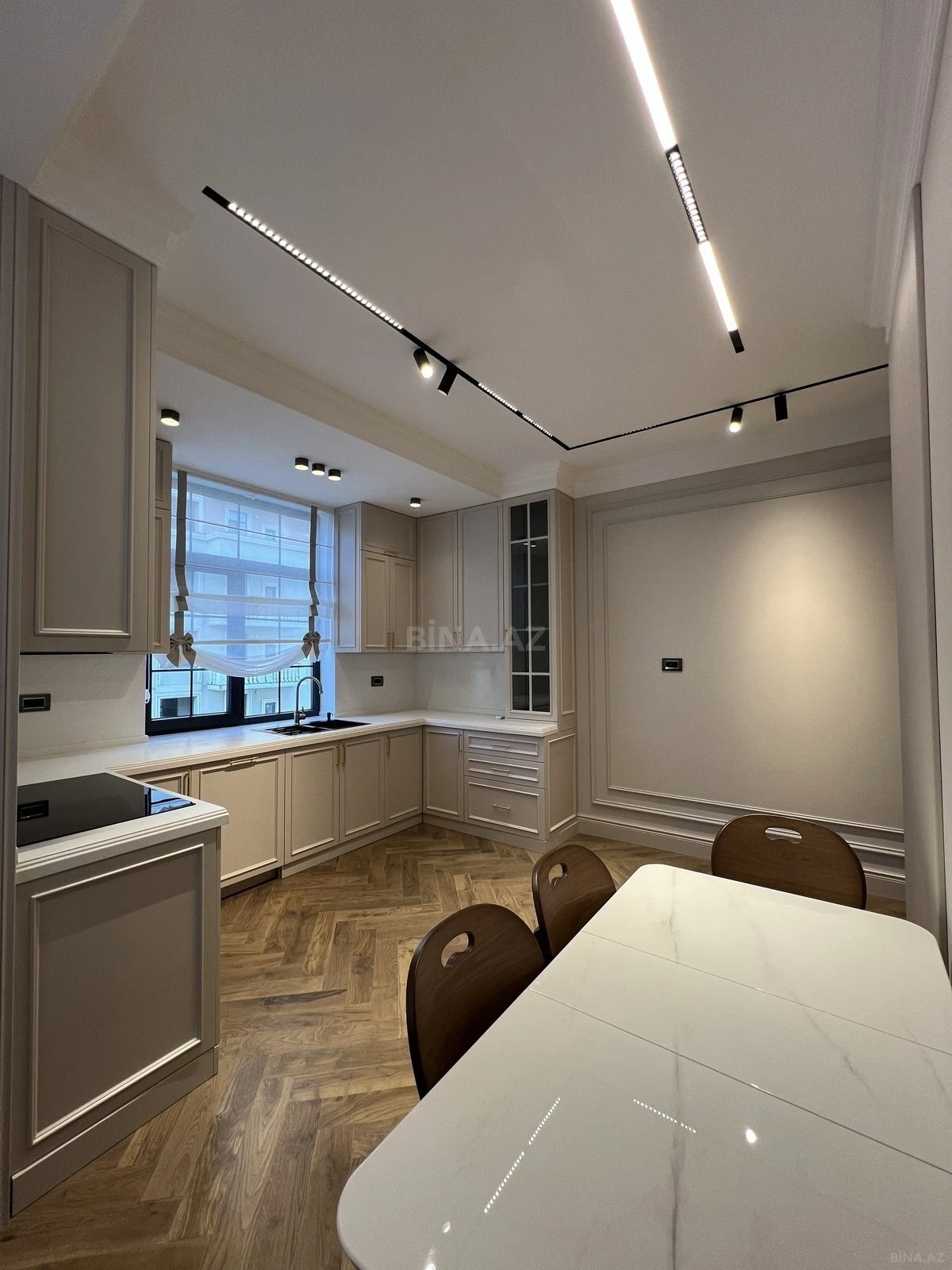 Satılır 4 otaqlı mənzil 165 m²