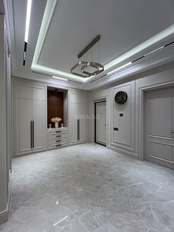 Satılır 4 otaqlı mənzil 165 m²