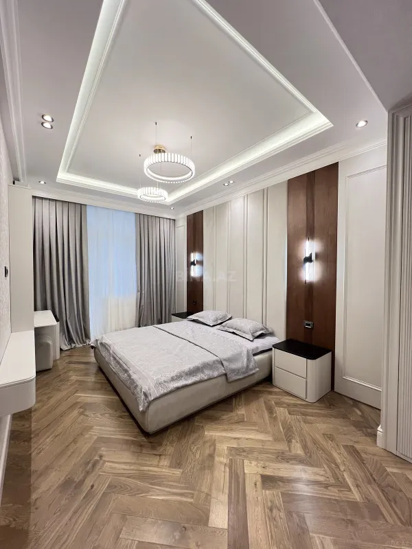 Satılır 4 otaqlı mənzil 165 m²