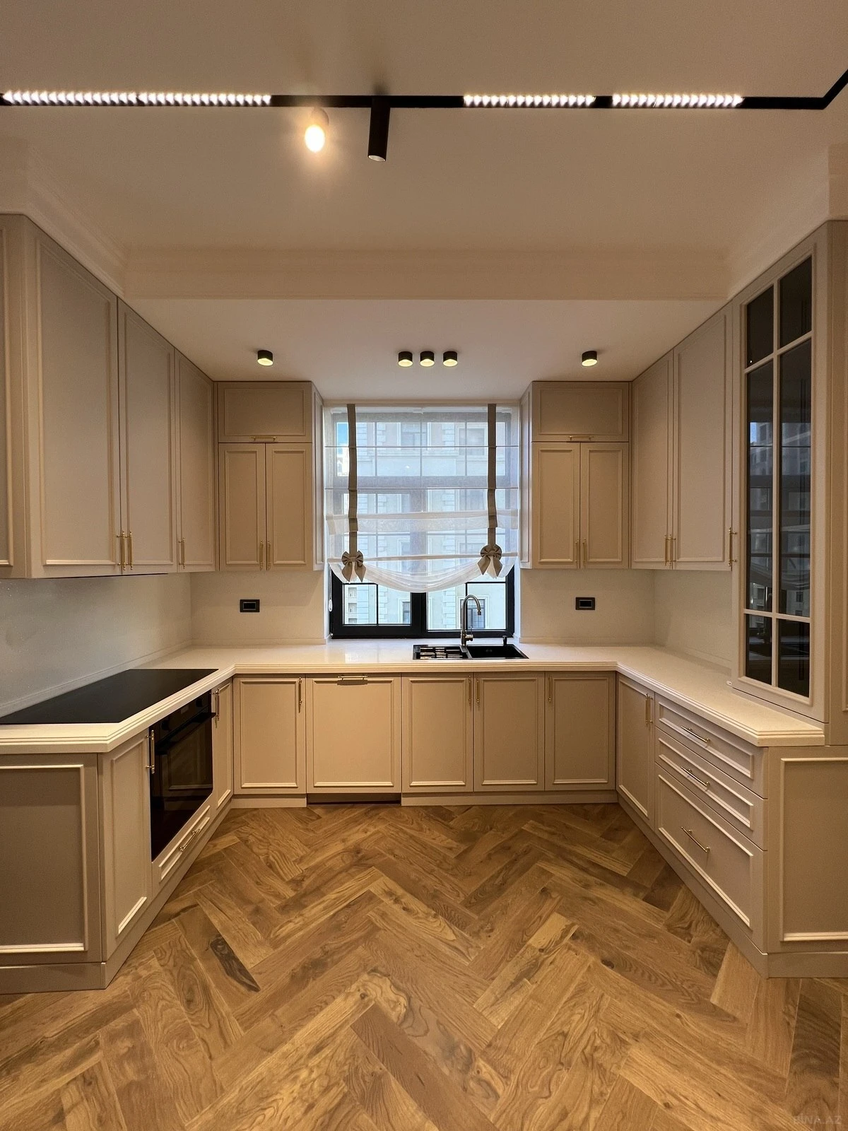 Satılır 4 otaqlı mənzil 165 m²