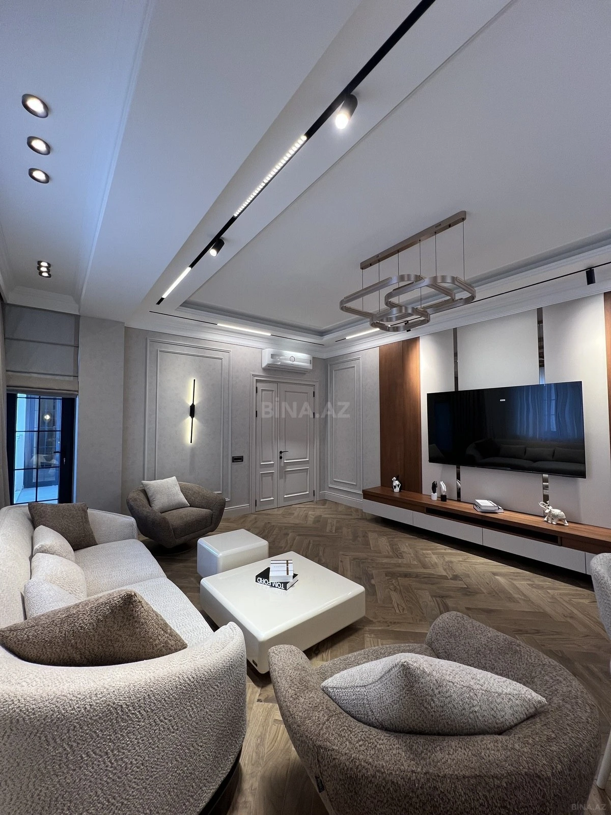 Satılır 4 otaqlı mənzil 165 m²