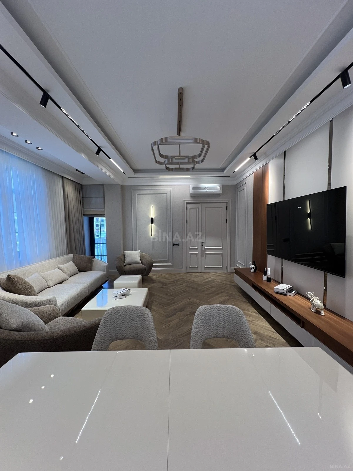 Satılır 4 otaqlı mənzil 165 m²