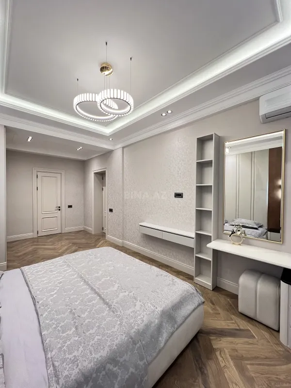 Satılır 4 otaqlı mənzil 165 m²