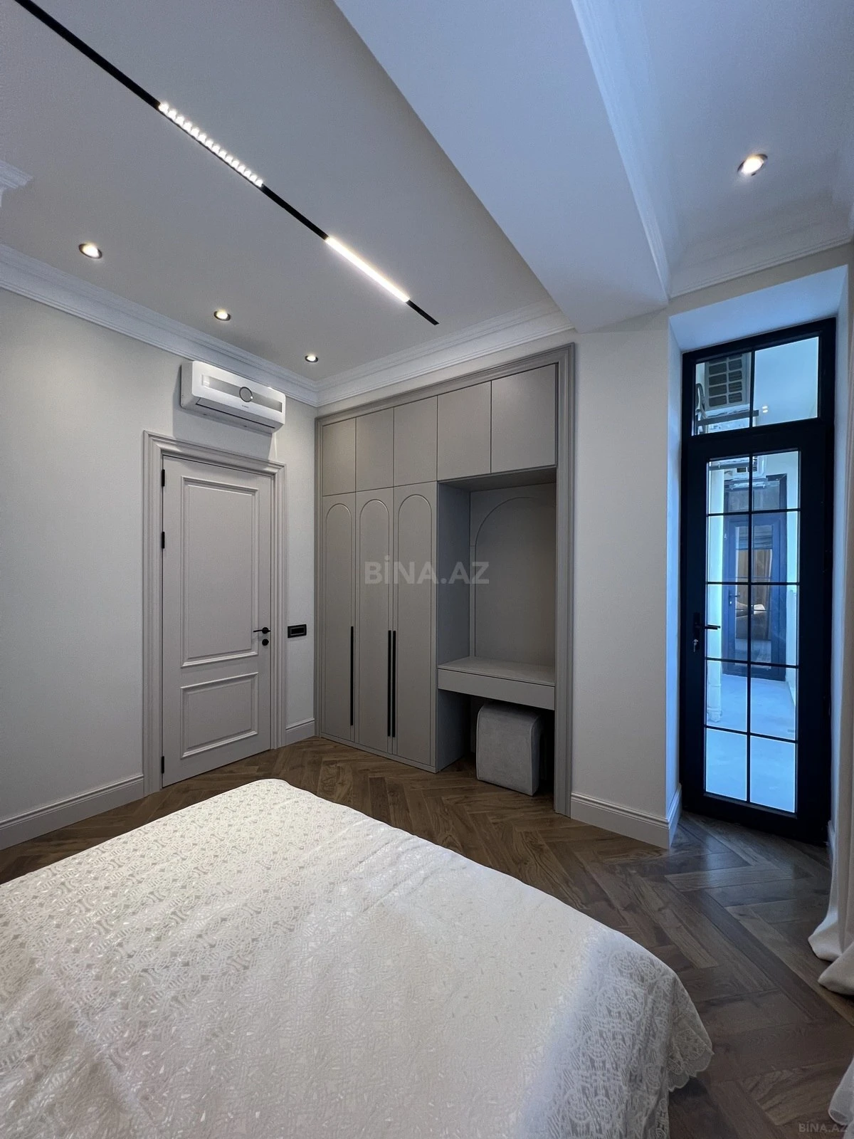 Satılır 4 otaqlı mənzil 165 m²