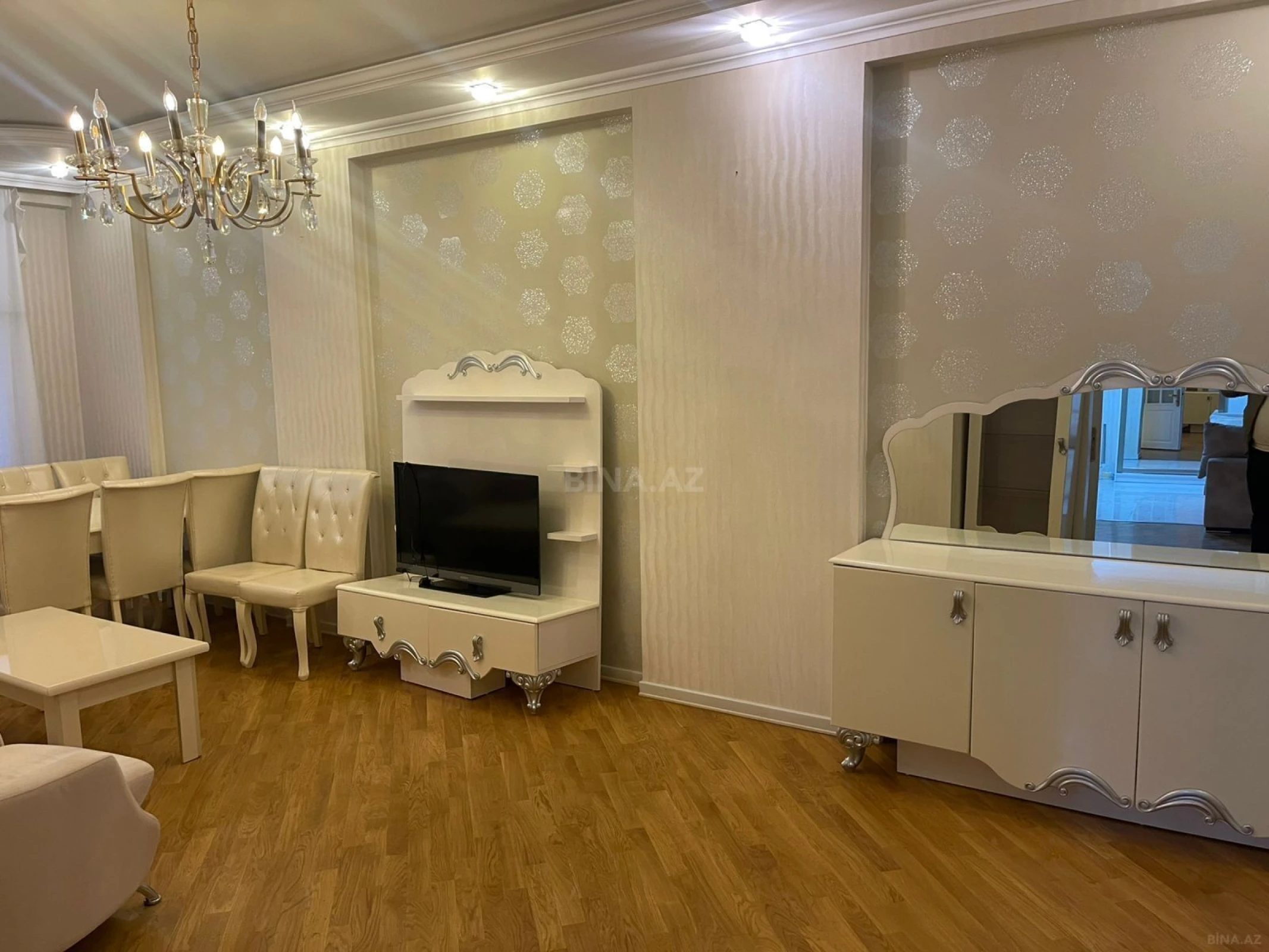 Kirayə verilir 3 otaqlı mənzil 120 m²