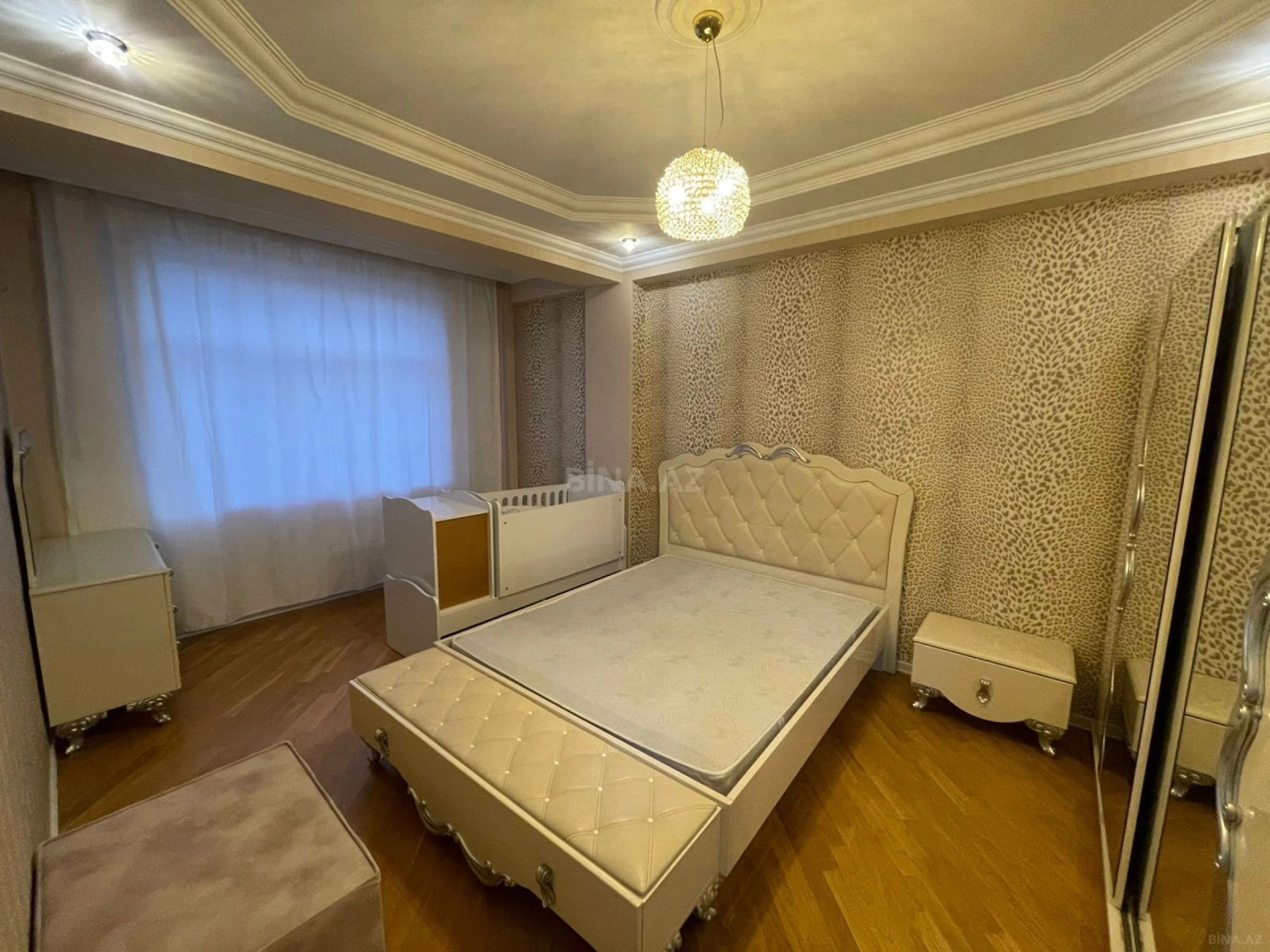 Kirayə verilir 3 otaqlı mənzil 120 m²