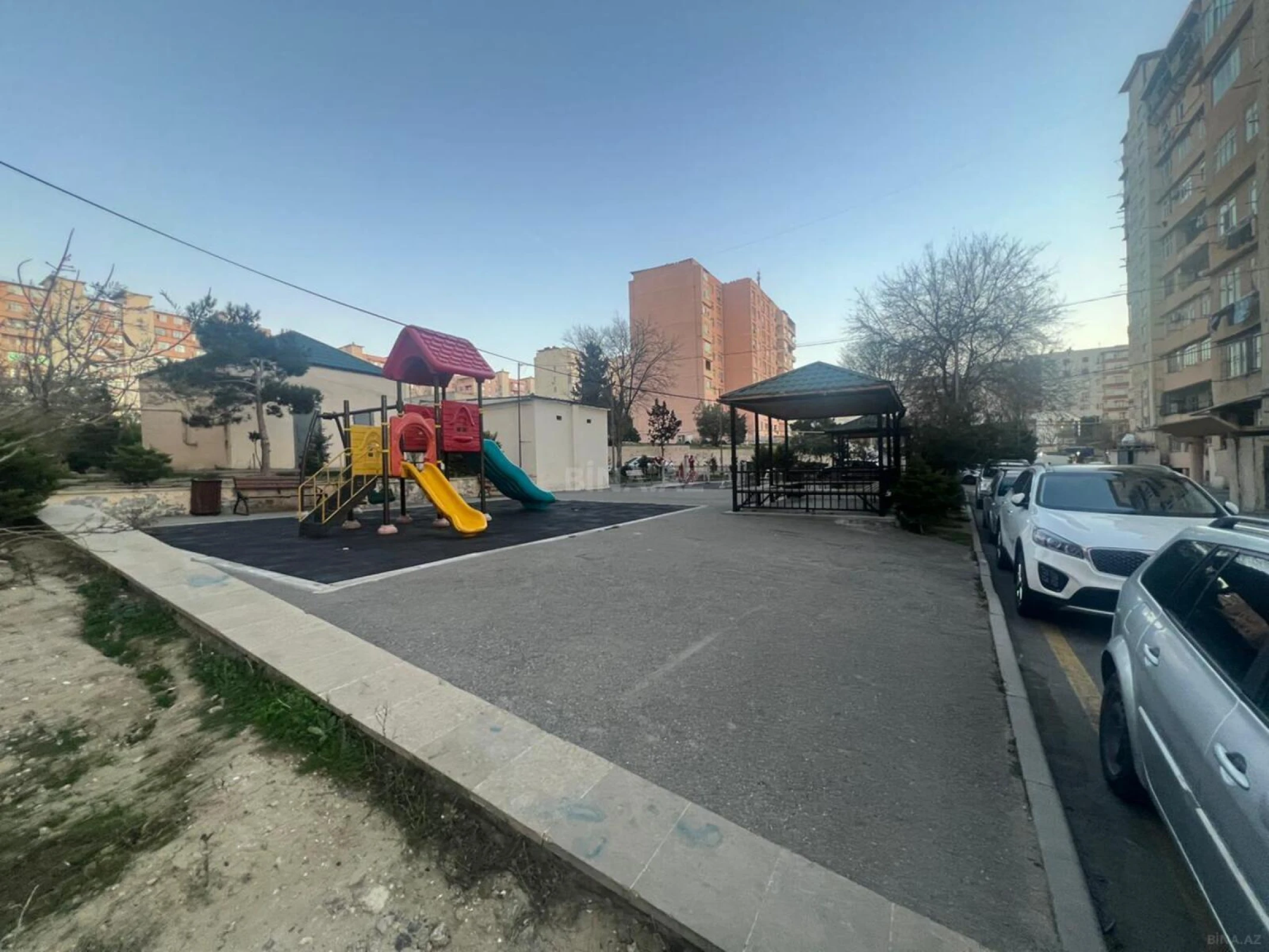 Satılır 5 otaqlı mənzil 103 m²